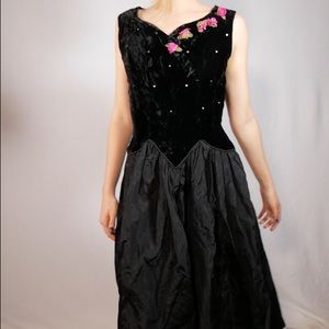 Vintage Evening Gown Black Velvet Bodice
With Rhinestones Circa 1980s